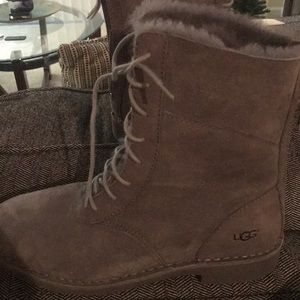UGG! W Daney Grey Boots